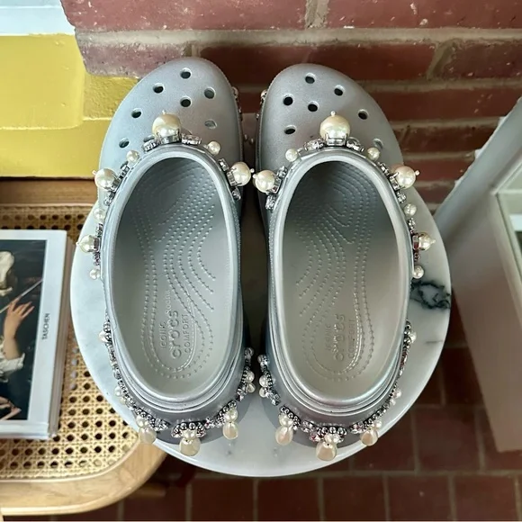 SIMONE ROCHA X CROCS
x Crocs Siren Spiked Clogs - metallic silver - Picture 5 of 7